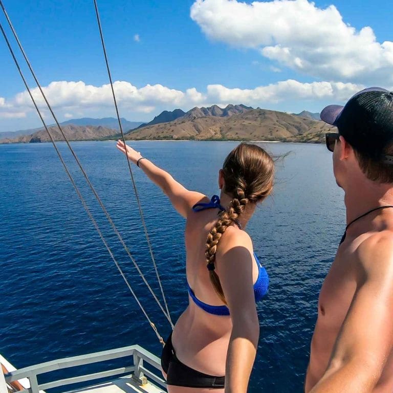 Island hopping experience in the Greek islands by private boat